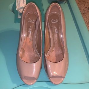 Tan clarks heels